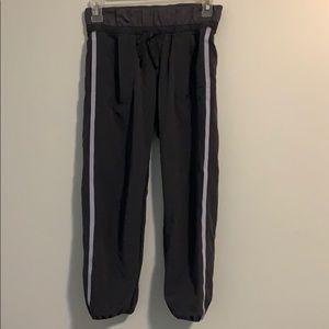 Girl’s Ivivva Capri Joggers